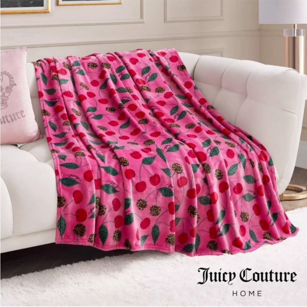 🍒Juicy Couture oversized soft plush throw blanket NWT - Picture 4 of 13
